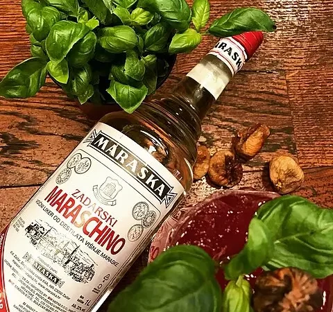 480px-Maraschino_cocktail